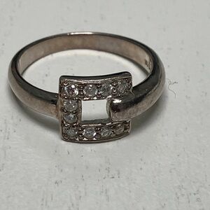 Elegant Silver Ring with diamond-like Accents